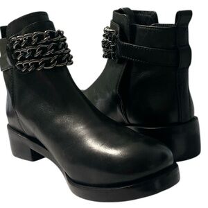 Tory Burch NWOT Bloomfield Black Leather Chain Edgy Moto Ankle Boots Womens 9.5
